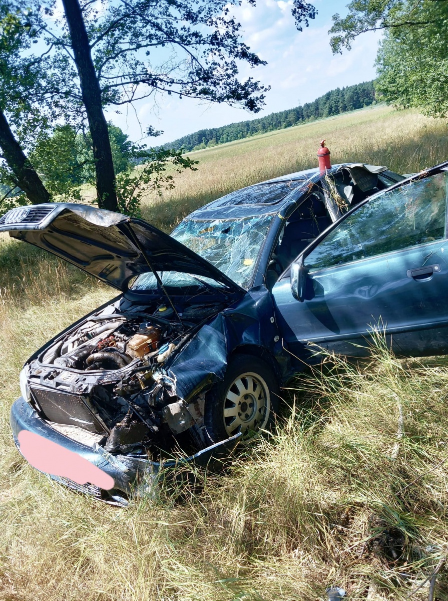 W miejscowości Oronne w gm. Maciejowice dachował samochód. Kierowca był tak pijany, że skala w urządzeniu okazała się niewystarczająca (aktualizacja)