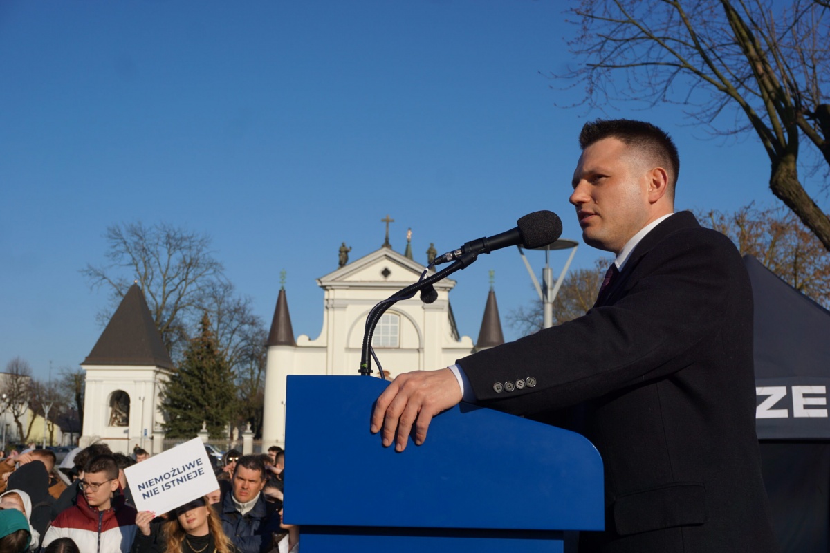 Tłumy młodzieży na spotkaniu ze Sławomirem Mentzenem w Węgrowie