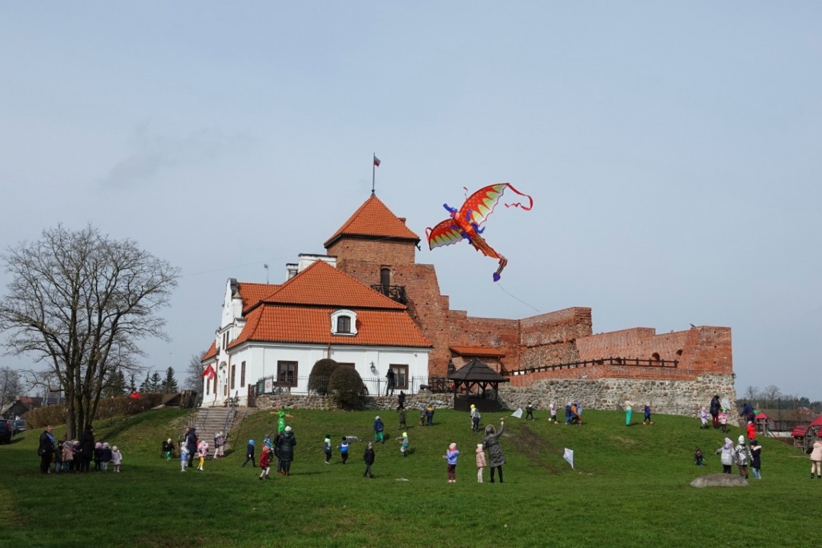 Powitanie wiosny z latawcami na Zamku w Liwie