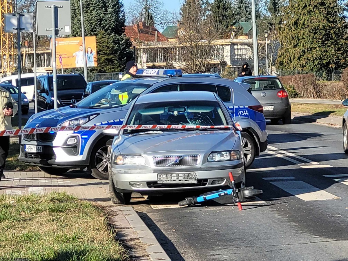 Potrącenie na przejściu osoby na hulajnodze (aktualizacja)