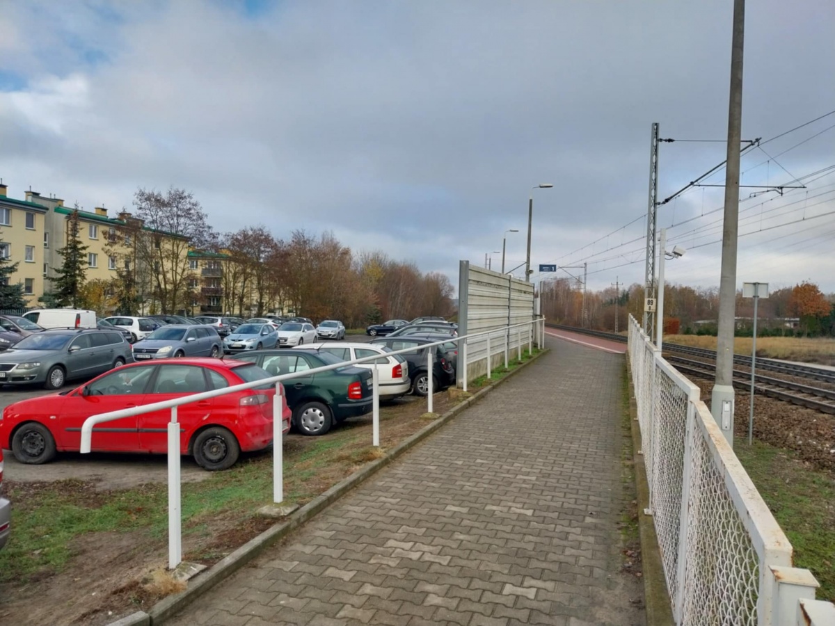 263 miejsca parkingowe przy przystankach kolejowych w Siedlcach