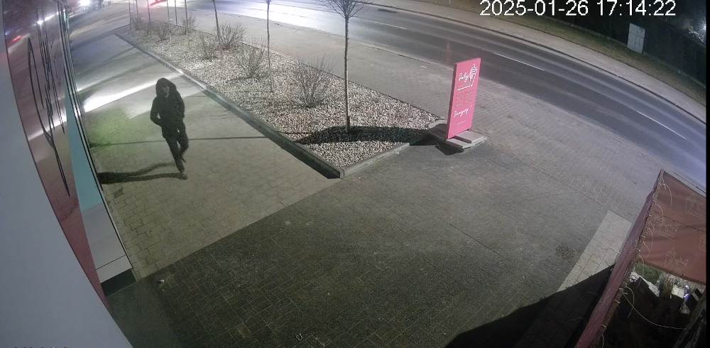 Okradł „Żabkę”, grożąc pracownikowi sklepu