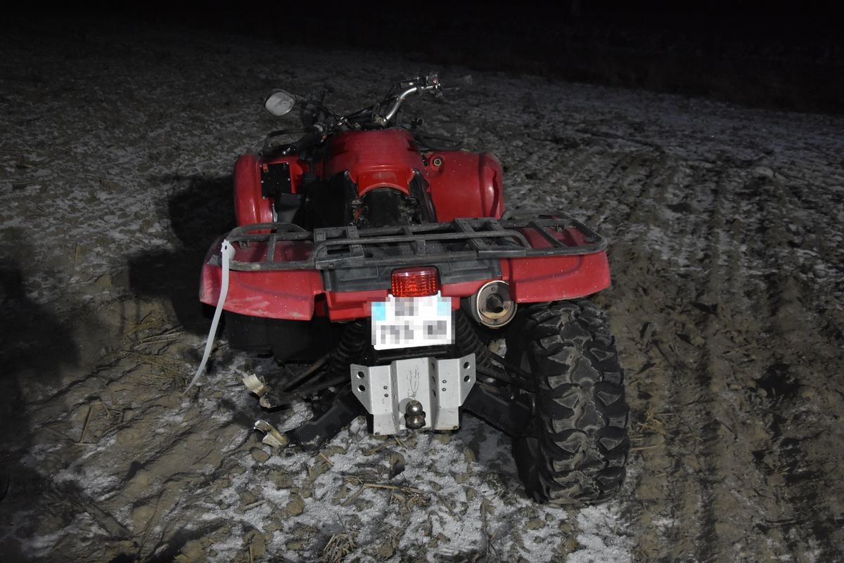 Jadąc na quadzie, uderzyli w drzewo. 22-latek nie przeżył...
