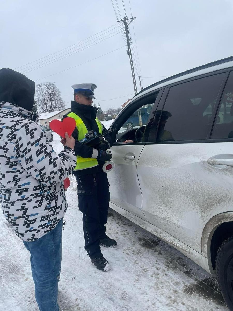 Walentynkowa akcja łukowskiej policji: Serduszka zamiast mandatów!