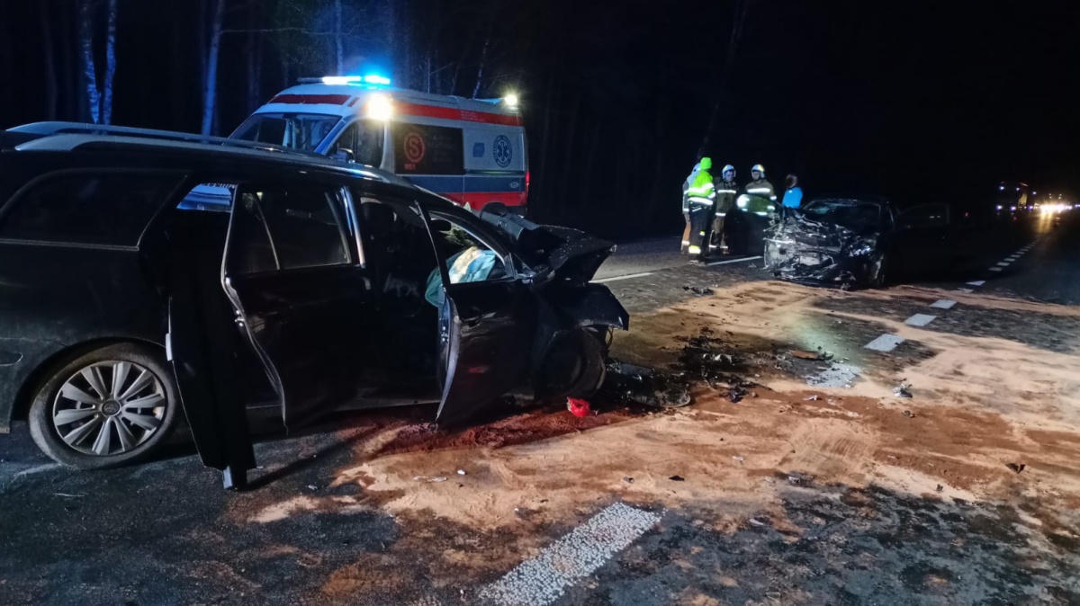 Zderzenie dwóch samochodów