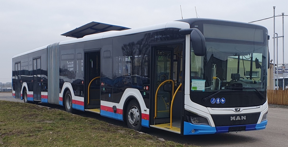 Nowoczesny przegubowiec na ulicach Siedlec
