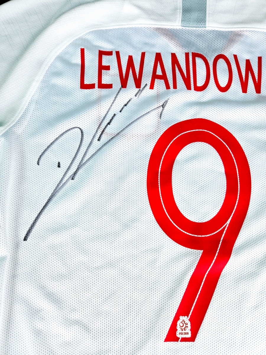 33. Finał WOŚP: Licytacyjna PETARDA - koszulka Lewandowskiego!