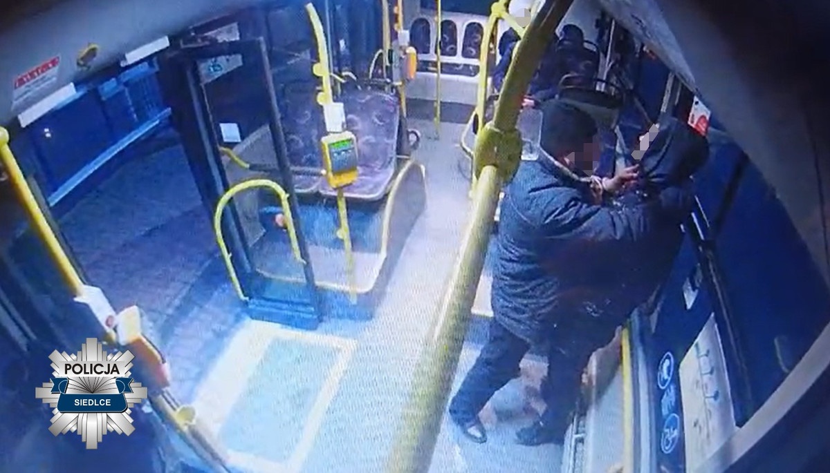 Siedlce: Pasażer autobusu przystawił 15-latkowi nóż do gardła, żądając pieniędzy