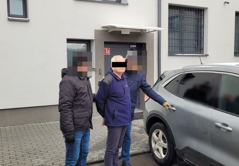 Wbił nóż w szyję 61-latka. Grozi mu dożywocie