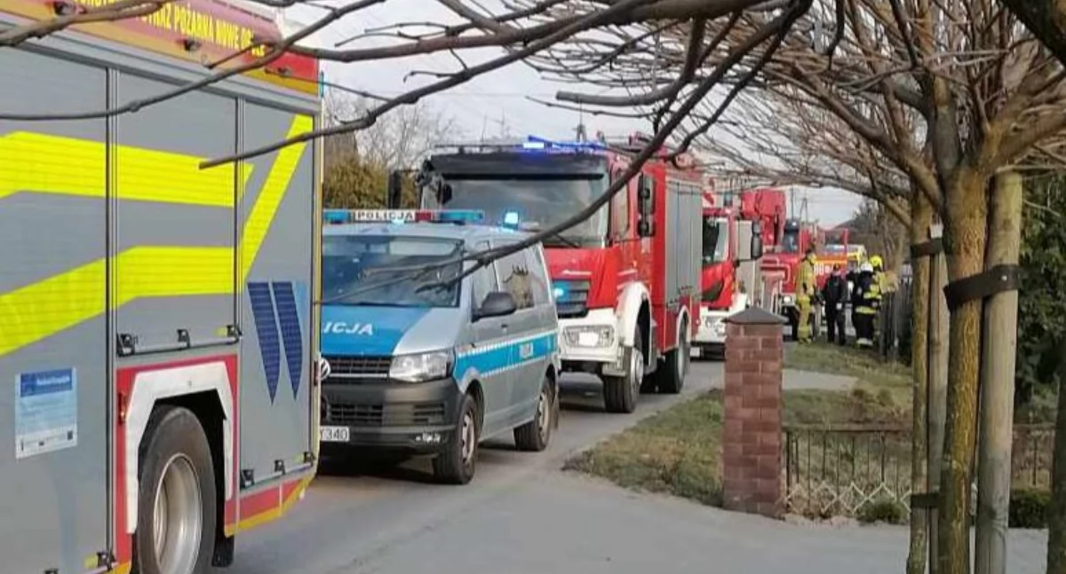 Pożar budynku mieszkalnego w Żelkowie – dwie osoby poszkodowane