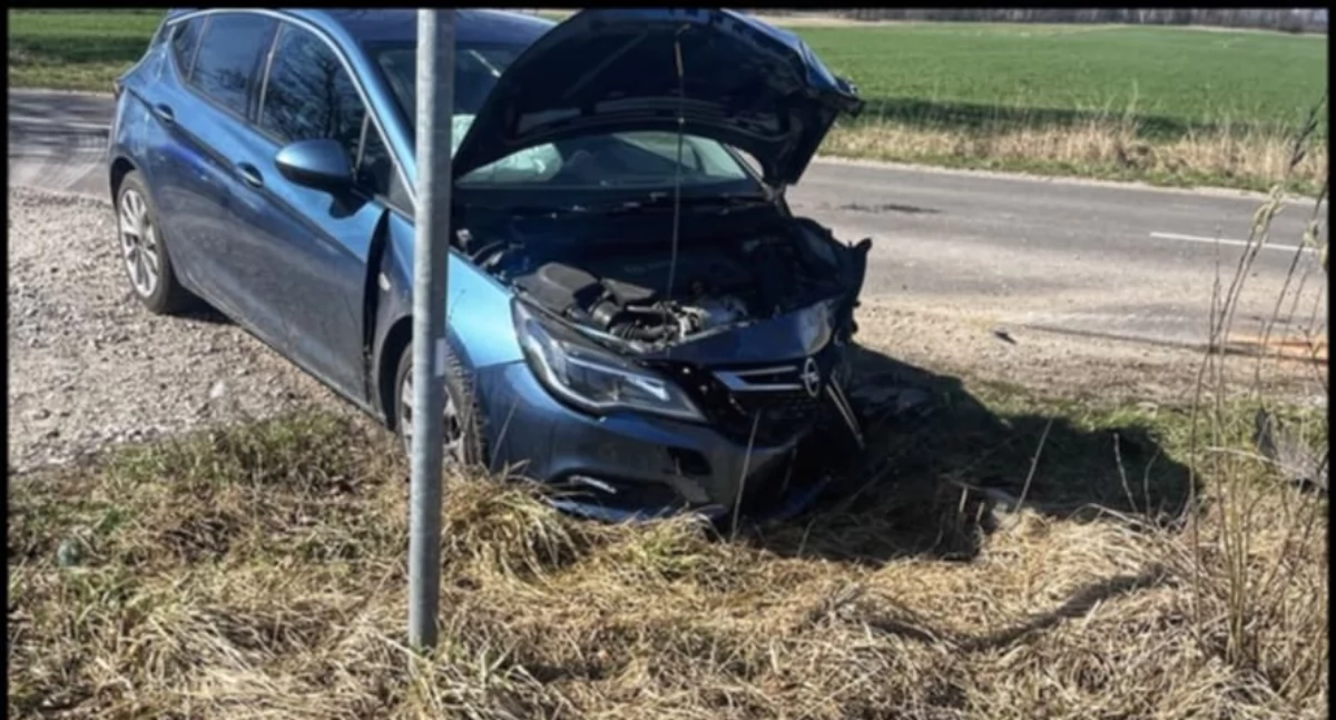 Wypadek w Golicach. Droga zablokowana. Dwie osoby w szpitalu 
