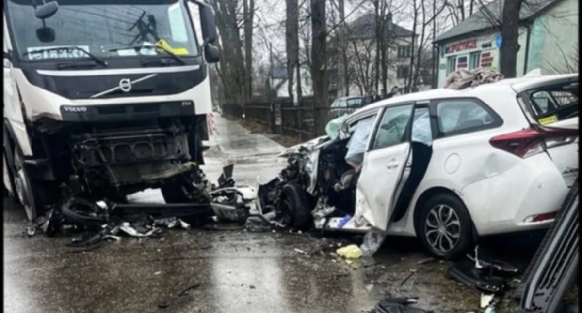 Zderzenie ciężarówki z osobówką w Krzesku Majątku