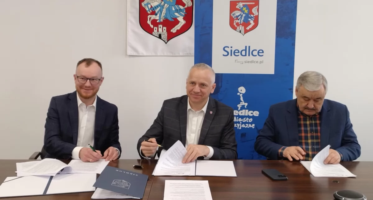 Siedlce: Boisko dla „Czwórki” i dach dla „Dwójki”