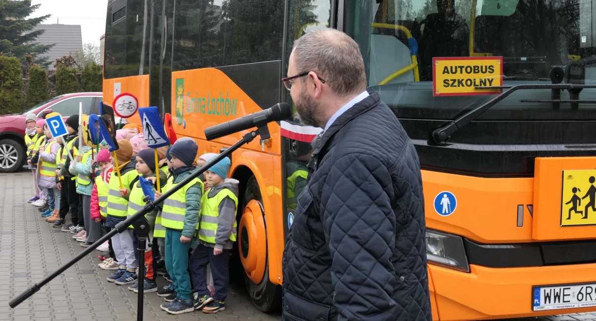 Nowy autobus szkolny dla dzieci z gminy Łochów