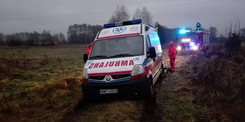 Karetka ugrzęzła w polu
