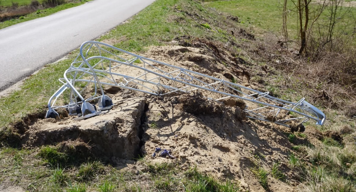 Już następnego dnia bramki na moście zostały zniszczone. Będą fotopułapki!