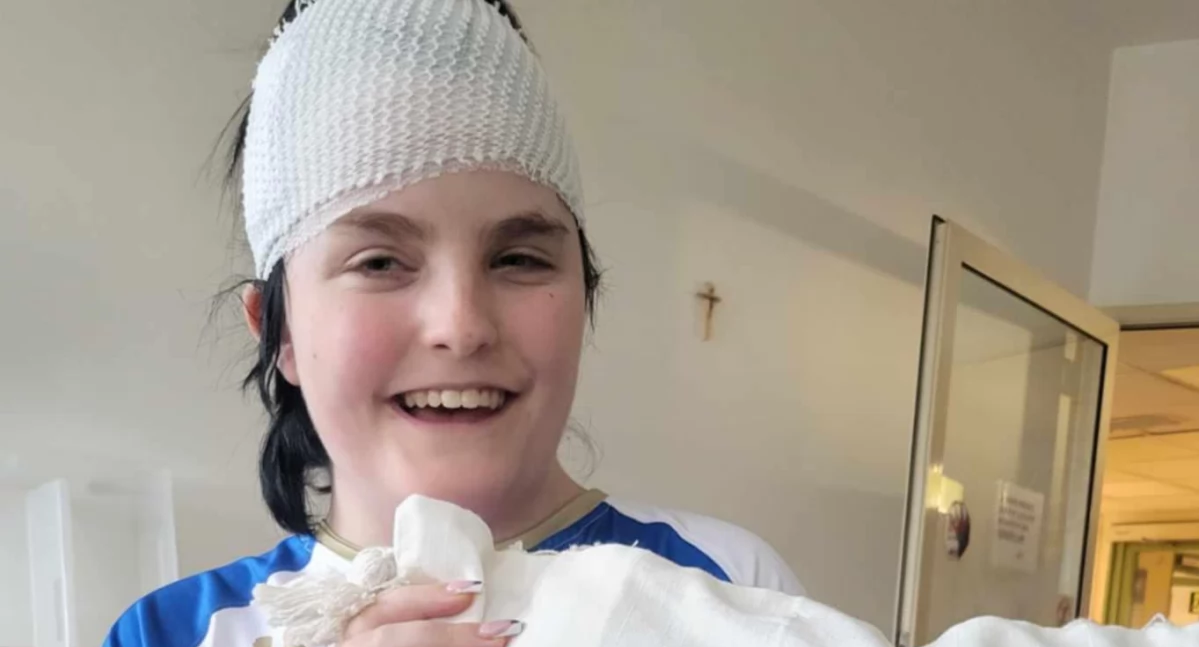 Gabrysia z Siedlec potrzebuje naszej pomocy. 16-latka zmaga się z guzem mózgu i niedowładem po operacji — jej rodzina walczy o każdy dzień rehabilitacji!