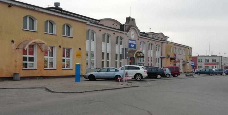 Ruszyła Strefa Płatnego Parkowania. Mało samochodów przy Dworcu