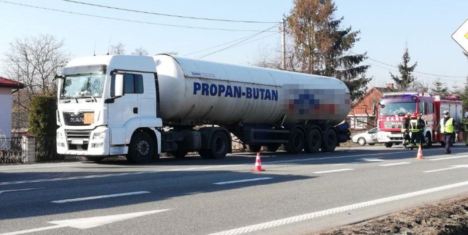 Ciężarówka uderzyła w cysternę na DK2!