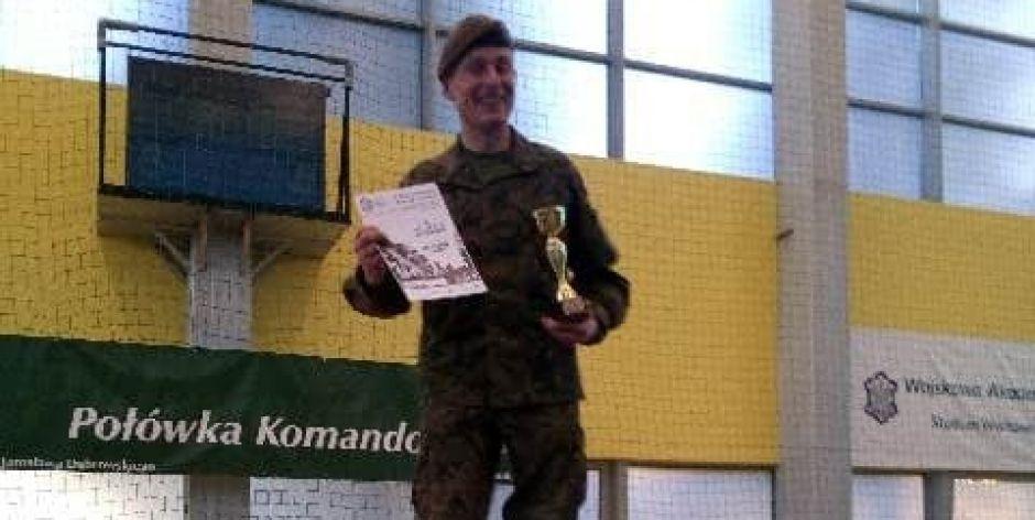 Żołnierz siedleckiego batalionu OT na podium w Połówce Komandosa