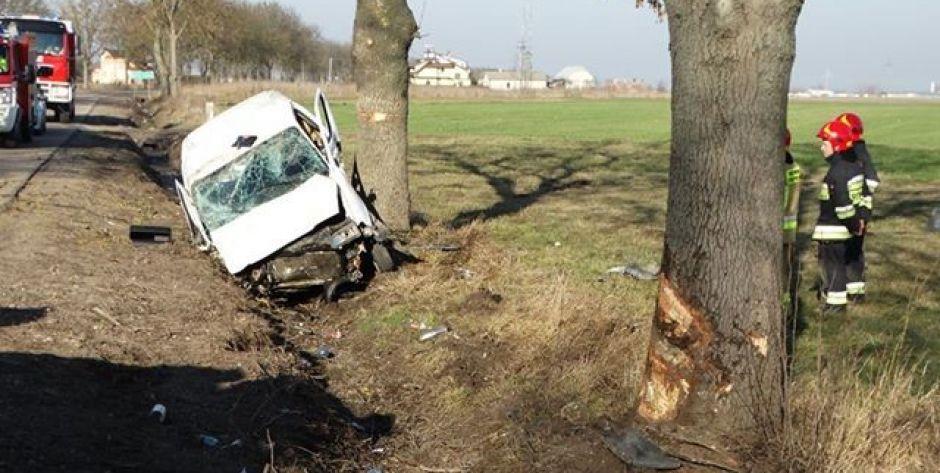 Po pijaku uderzył w drzewo