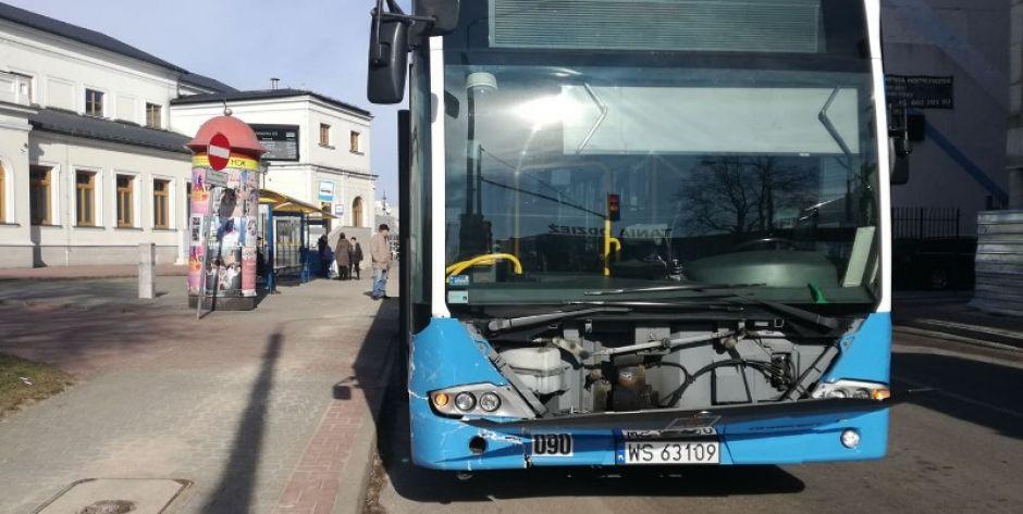 Wymusiła pierwszeństwo kierowcy autobusu. 3 kobiety ranne