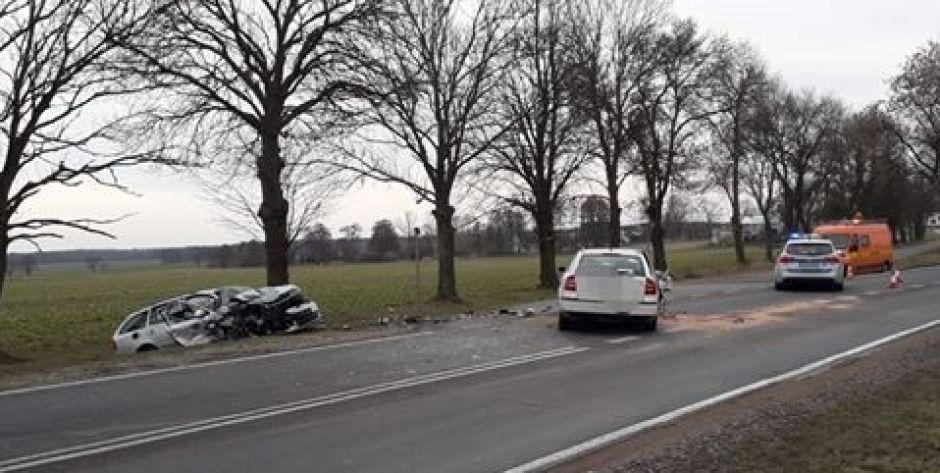 Poważny wypadek na DK63! 2 osoby ranne