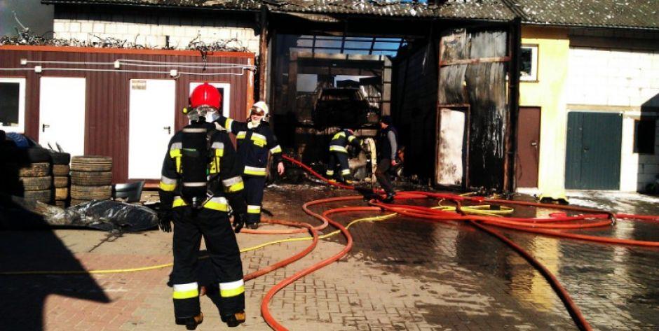 Pożar w warsztacie samochodowym