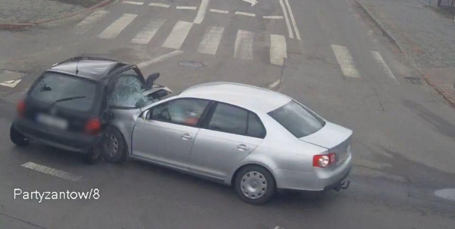 Wjechała na skrzyżowanie na czerwonym świetle. Zobacz konsekwencje na filmie!