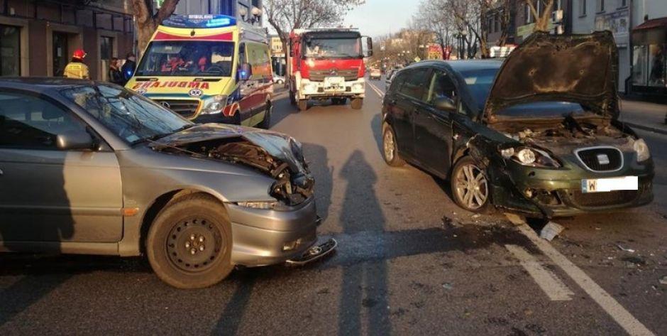 Zderzenie samochodów osobowych na skrzyżowaniu w Siedlcach