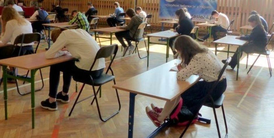 Egzamin bez zakłóceń/Kto zrezygnował ze strajku?