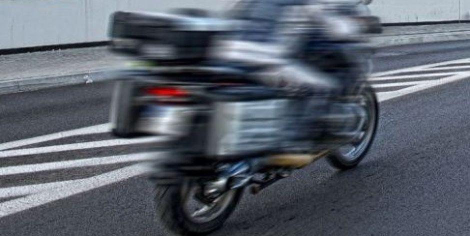 Szalał motocyklem na parkingu sklepu