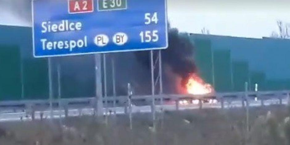 Pożar samochodu na obwodnicy Mińska Mazowieckiego. Zobacz film!