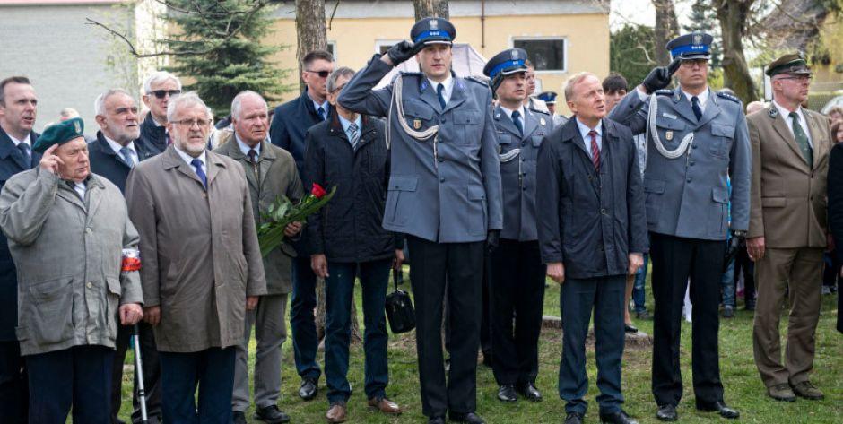 Zasadzili Dąb Pamięci ku czci Aleksandra Rozbickiego