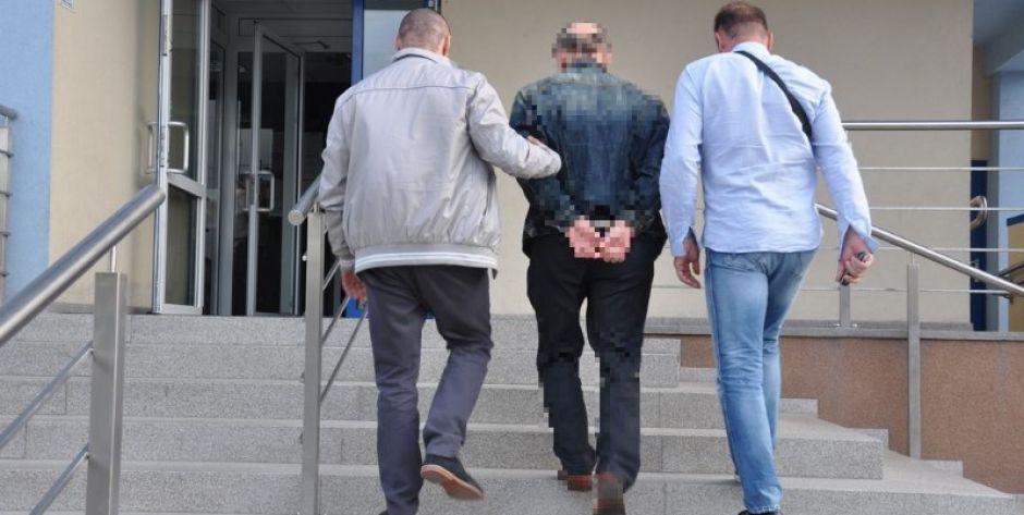 Lekarz podejrzany o branie łapówek przyznał się do winy
