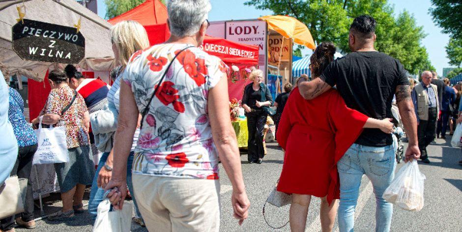 Kradzież na Siedleckim Jarmarku św. Stanisława. Sprzedawca stracił 3 tys. złotych