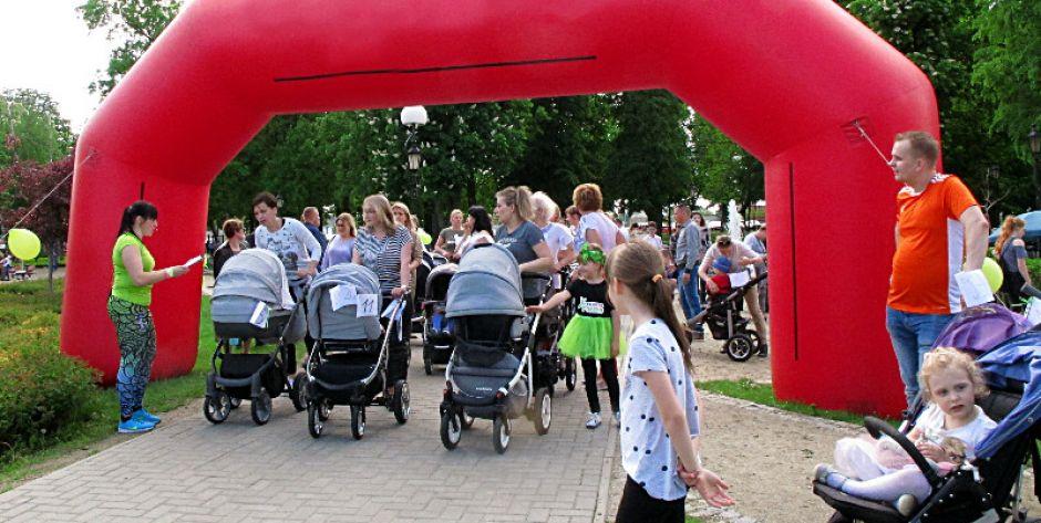Na wyścigach w Łukowie &nbspMajowo, piknikowo