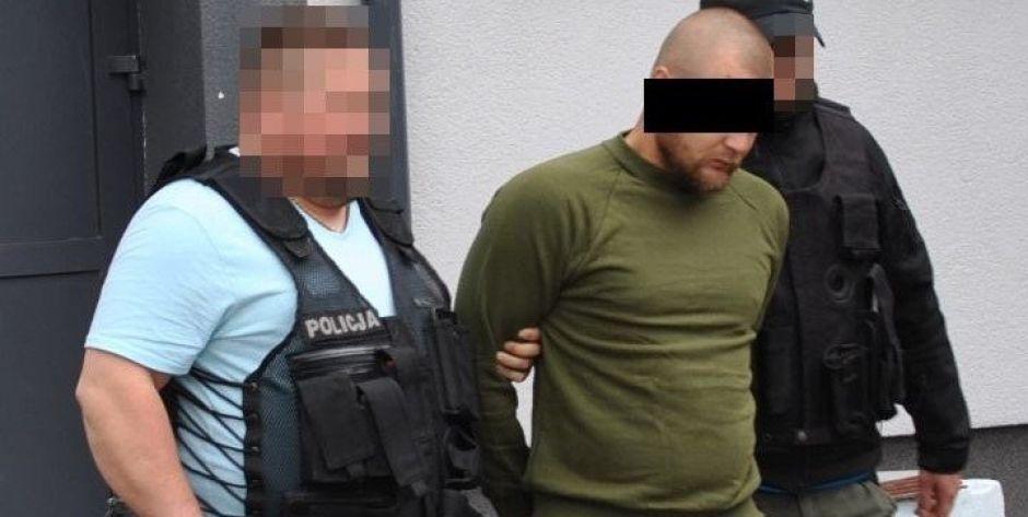 Zaatakował z siekierą policjantów. Grozi mu do 10 lat więzienia