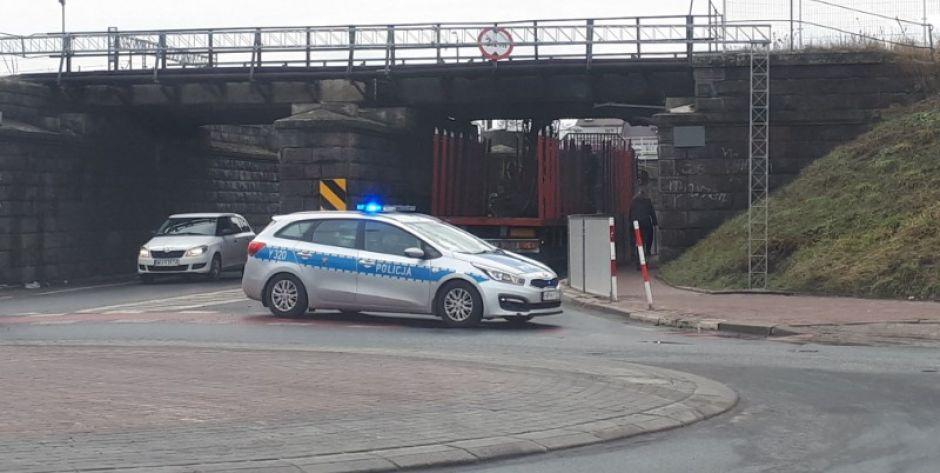 Omijajcie wiadukt łukowski! Nie przejedziecie!
