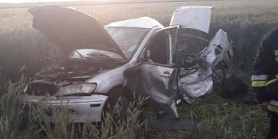 Wypadek w Bielanach. Kierowca uderzył w drzewo