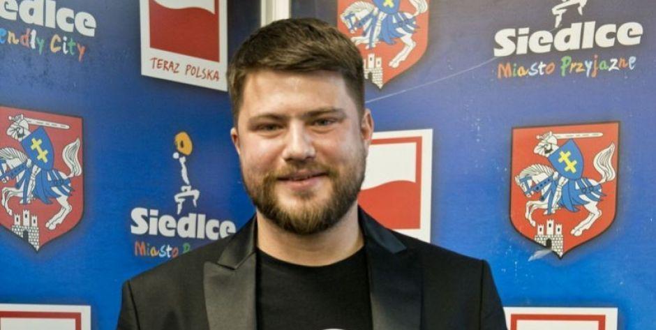 Marcin Sójka zaśpiewa podczas  56. Krajowego Festiwalu Polskiej Piosenki w Opolu