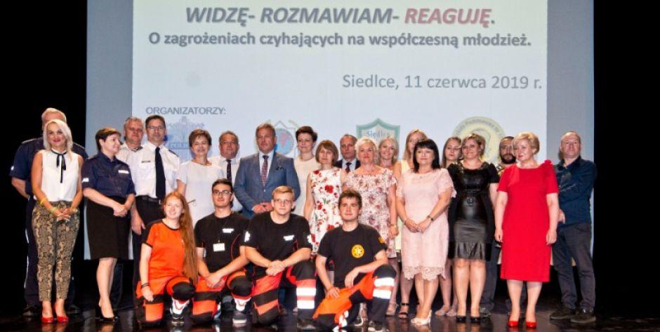 Używki, cyberprzemoc, uzależnienie od smartfona, czyli