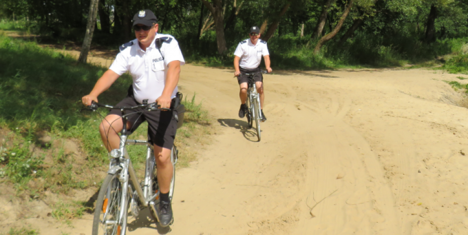 Policjanci na rowerach w Łochowie