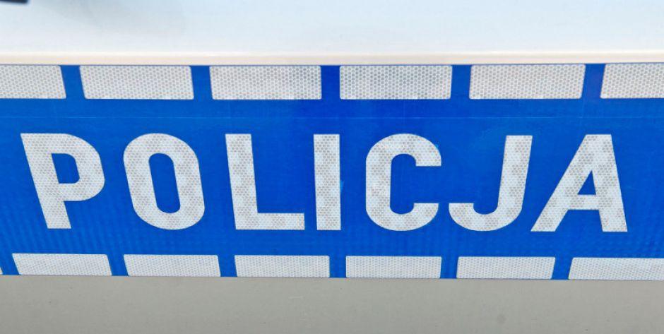 Pijana matka wiozła dwie małe córki. Czterolatka jest w szpitalu. 
