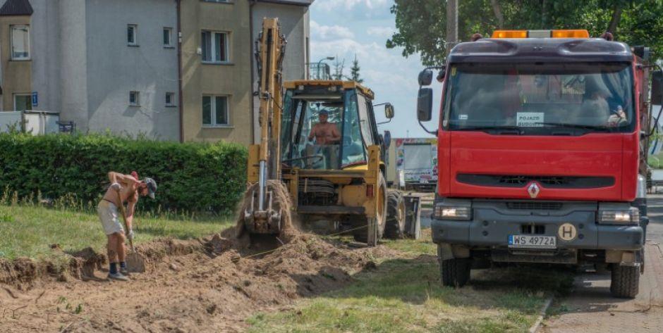 Budują ścieżkę rowerową przy ulicy Plażowej w Siedlcach