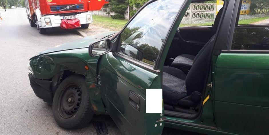 Wypadek w Żelkowie. Ranne 2 kobiety i dziecko