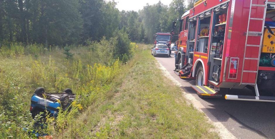 Cztery osoby ranne/Samochód dachował