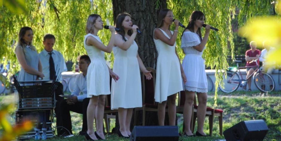 Koncert na wyspie w parku Aleksandria