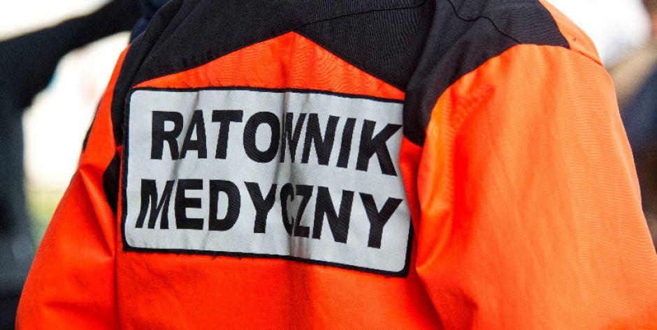 Drzewo przygniotło mężczyznę