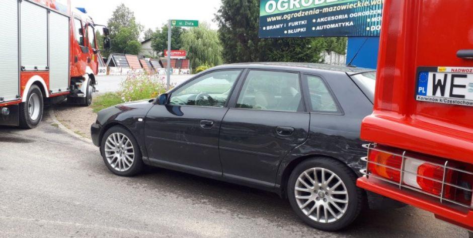 Audi i iveco zderzyły się przy szkole w Białkach